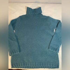 Women’s Eddie Bauer teal turtleneck sweater. Size medium. NWT.